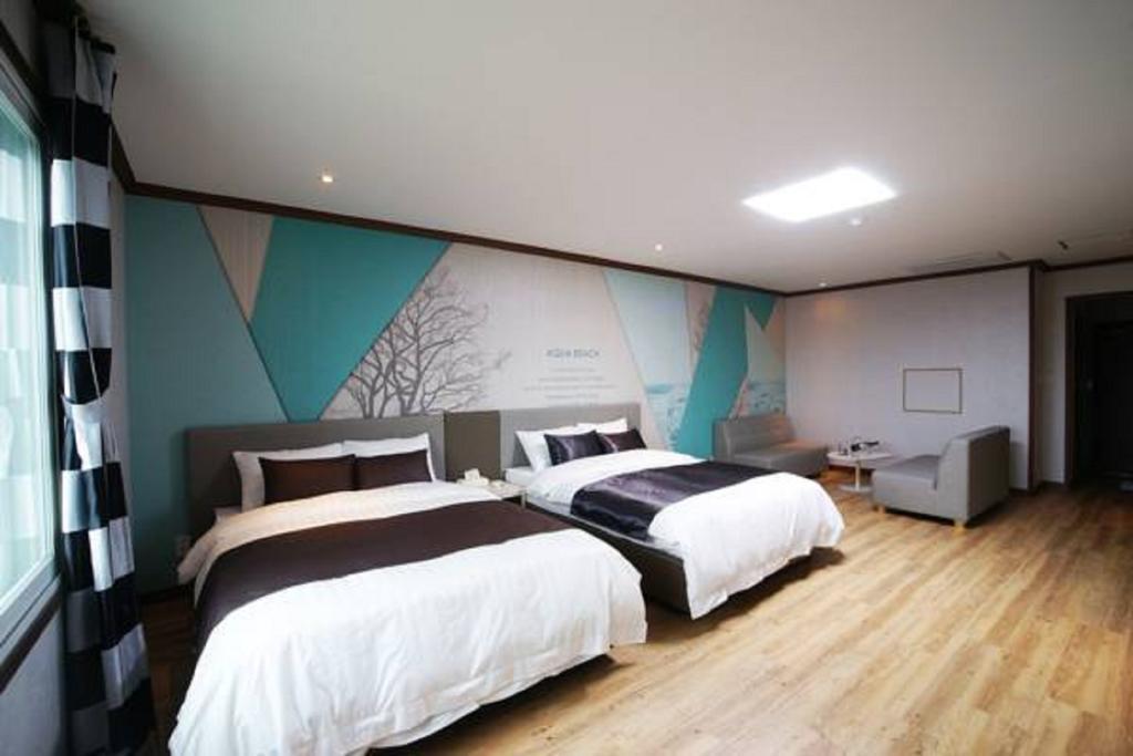 Seongsan Aqua Beach Hotel Seogwipo Room photo
